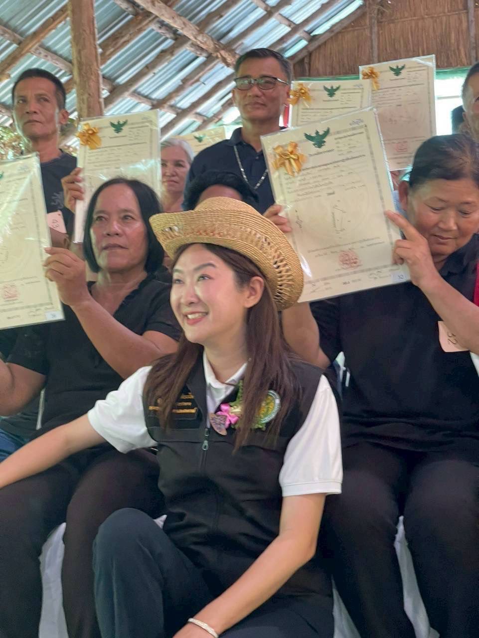 title - ส.ป.ก.ร่วมติดตามรัฐมนตรีช่วยว่าการกระทรวงเกษตรและสหกรณ์ (นางสาวปิยะรัฐชย์ ติยะไพรัช) ลงพื้นที่การตรวจราชการในอำเภอสวรรคโลก อำเภอกงไกรลาศ อำเภอศรีสําโรง และอำเภอเมืองจังหวัดสุโขทัย